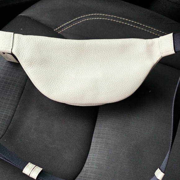 COACH Sprint Belt Bag, Chalk Spring 2024 - Picture 5 of 8